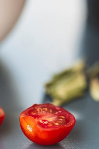close-up-fresh-red-halved-tomato